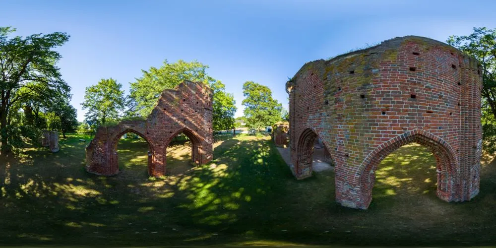 360° Panorama: Klosterruine Eldena - Westfassade in Mecklenburg-Vorpommern