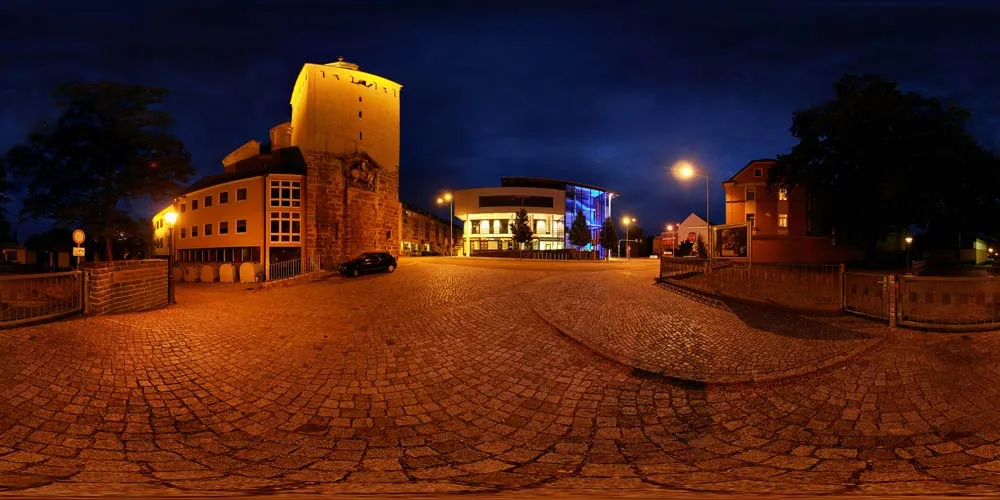 360° Panorama: Lauenturm und Kornmarktcenter in bei Nacht