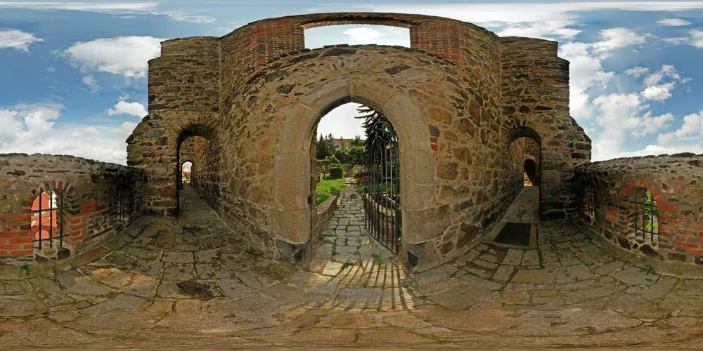 360° Panorama: Nikolaifriedhof und Ruine Nikolaikirche in Sommer 06
