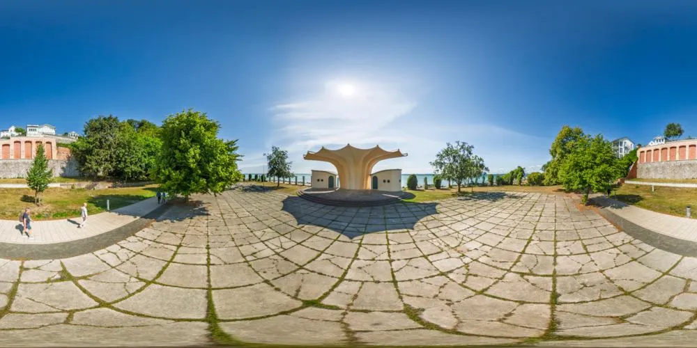 360° Panorama: Sassnitz - Musikpavillon „Kurmuschel“ in Insel Rügen