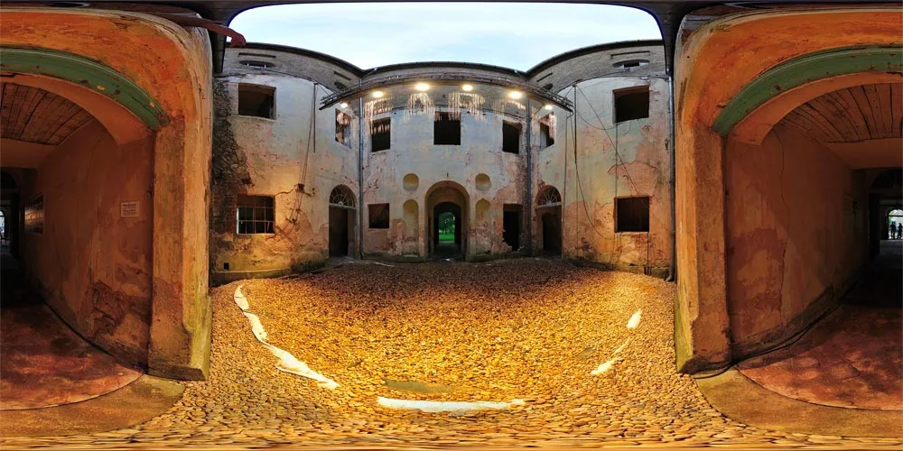360° Panorama: Kunstinstallation bit.fall von Julius Popp in Schloss Radibor