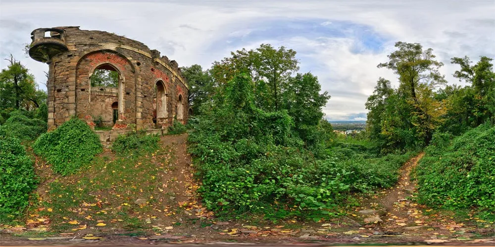360° Panorama: künstliche Burgruine Pillnitz 1 in Sachsen