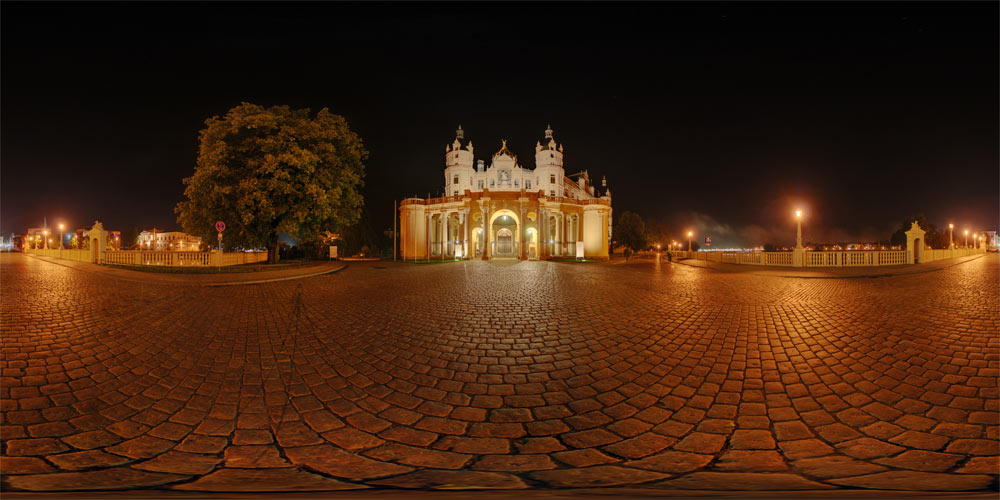 Schweriner Schloss bei Nacht