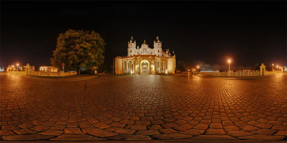 360° Panorama: Schweriner Schloss bei Nacht in Schwerin