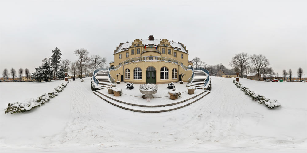 Schloß Weißig Südseite Winter
