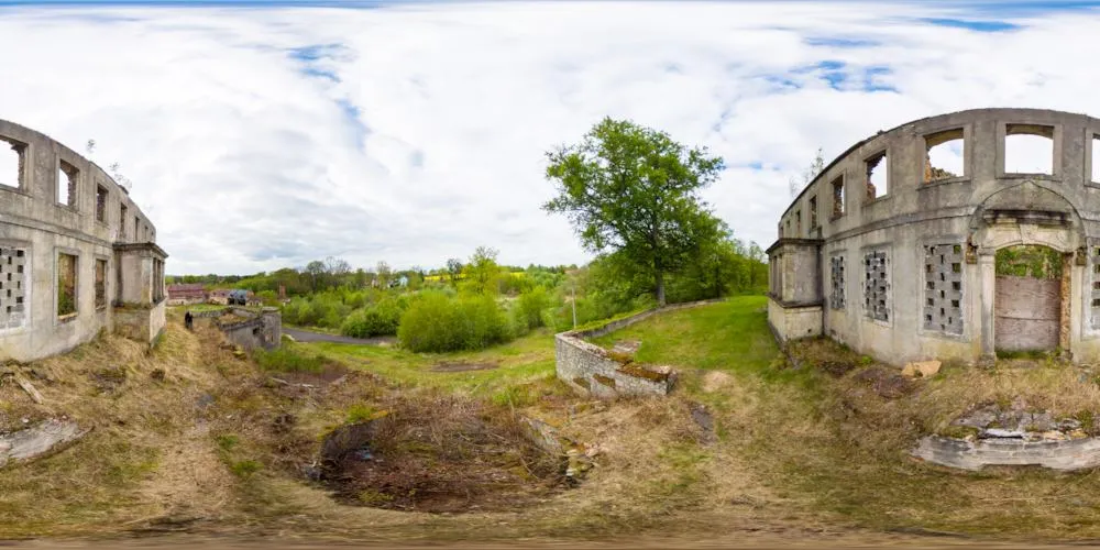 360° Panorama: Haupteingang in Schloss Heidersdorf (Palac we Wlosieniu Dolnym)
