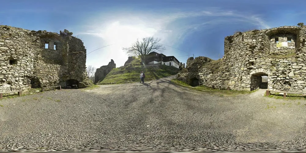 360° Panorama: Burg Tolstejn in Tschechien