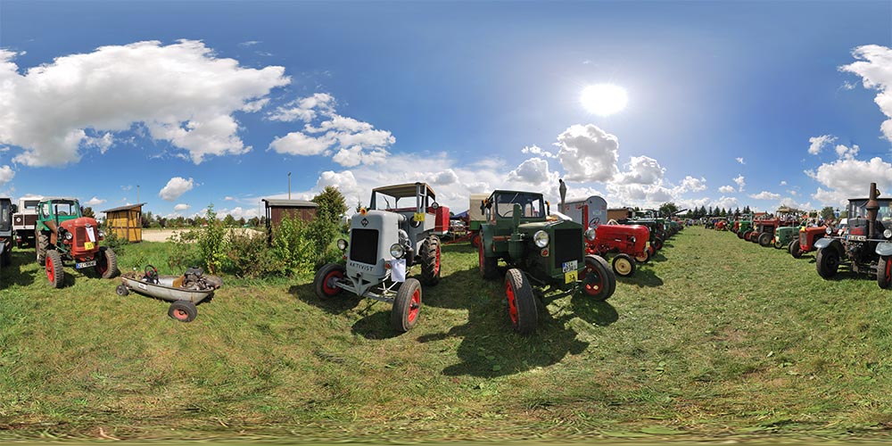 Traktoren RS 03/30 Aktivist und RS 01 Pionier