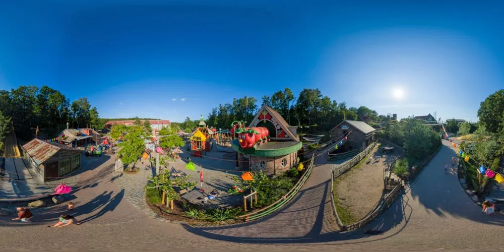 360° Panorama: Karls Erlebnis-Dorf - Zirkow - Raupenbahn in Insel Rügen
