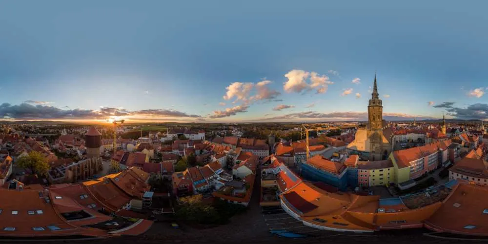 360° Panorama: Luftpanorama - St. Petri Dom in Herbst 2018