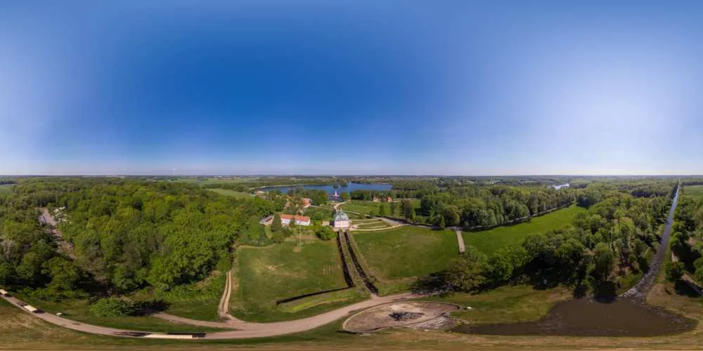 360° Panorama: Luftpanorama - Fasanenschlösschen (Moritzburg) in Sachsen