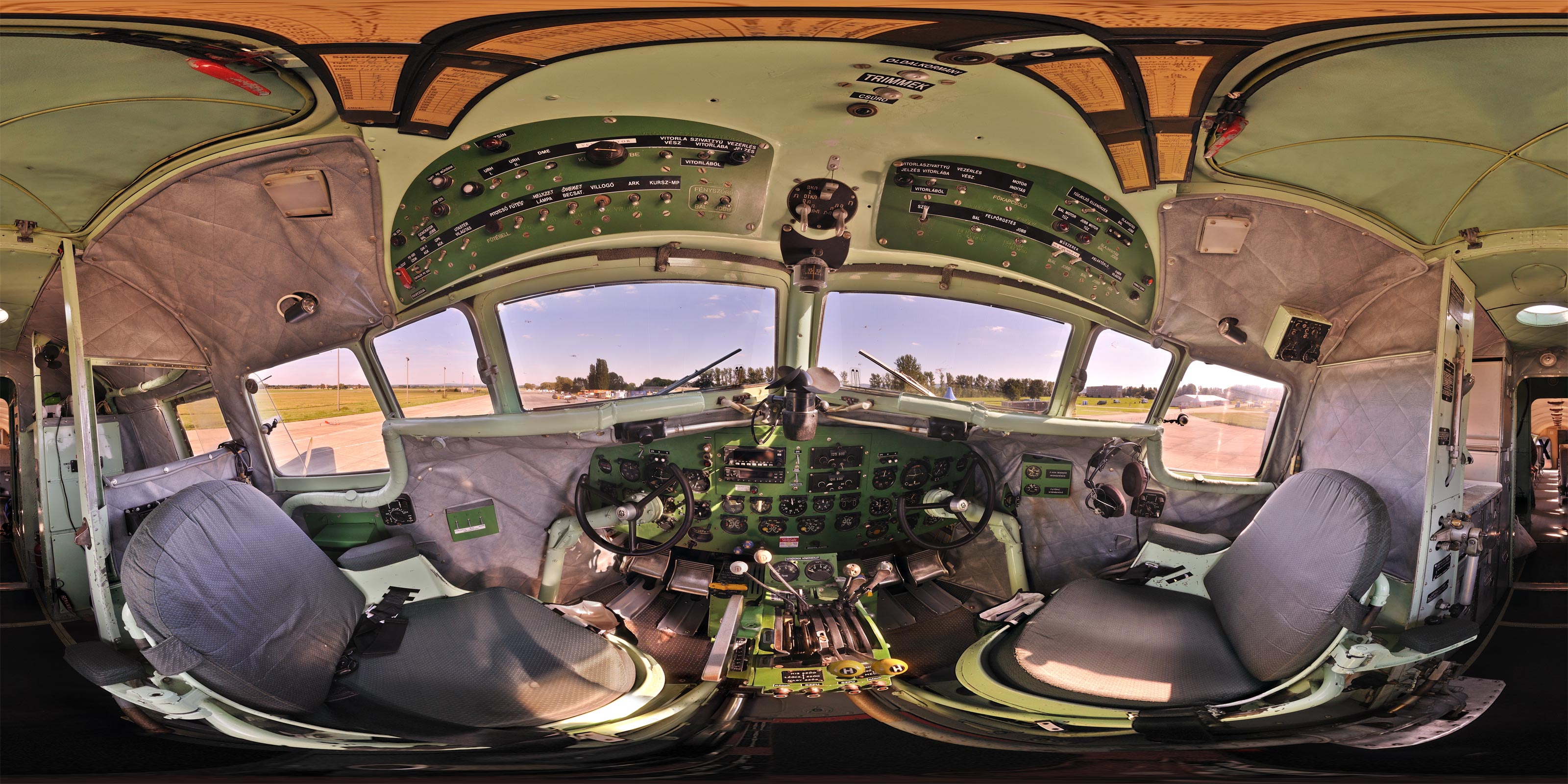 Virtueller Rundgang in der Nähe: Liszunov Li-2 Cockpit