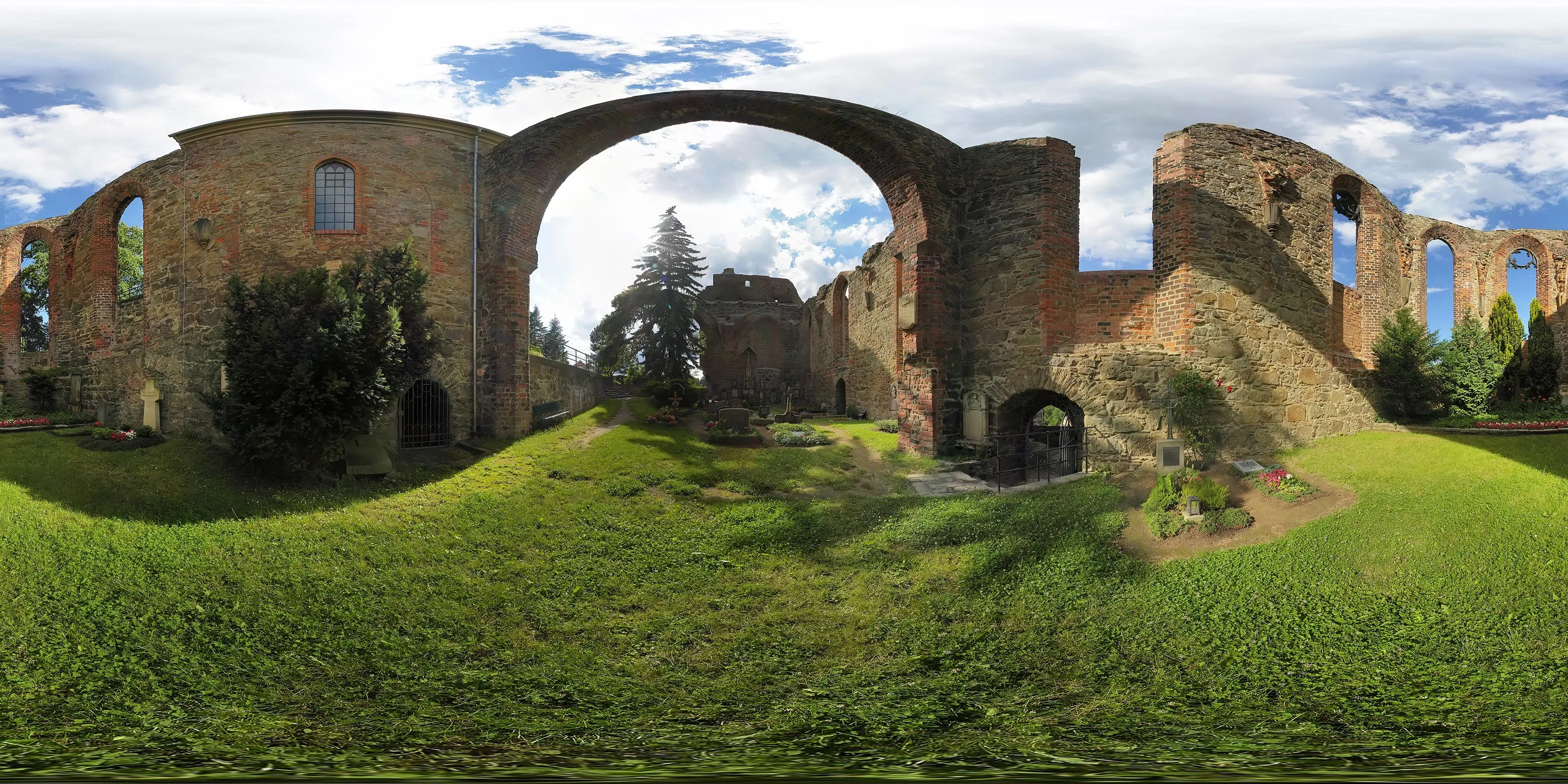 Virtueller Rundgang in der Nähe: Nicolaikirchruine in Sommer 08