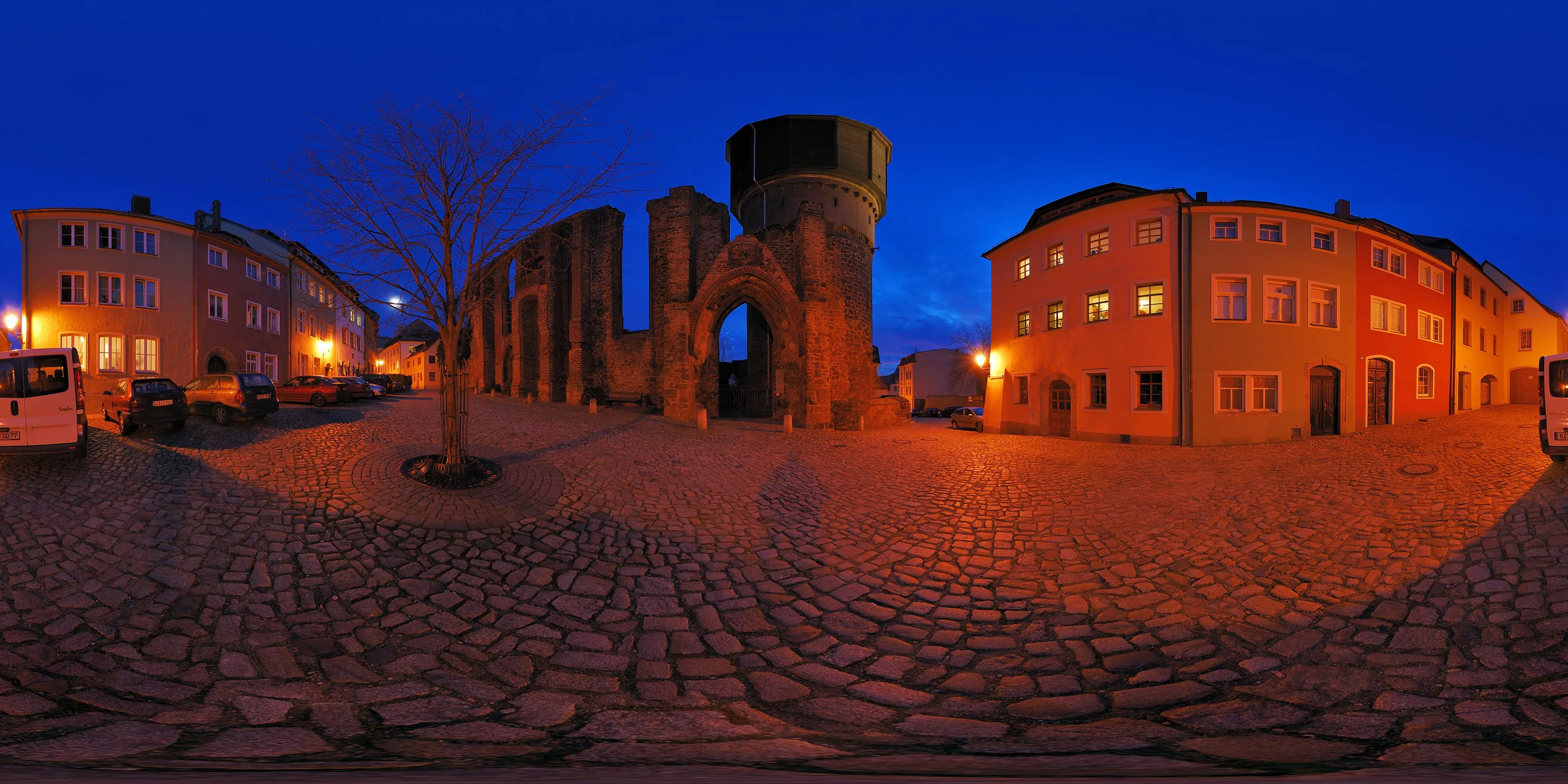 Virtueller Rundgang in der Nähe: Mönchskirchruine und Wasserturm in bei Nacht