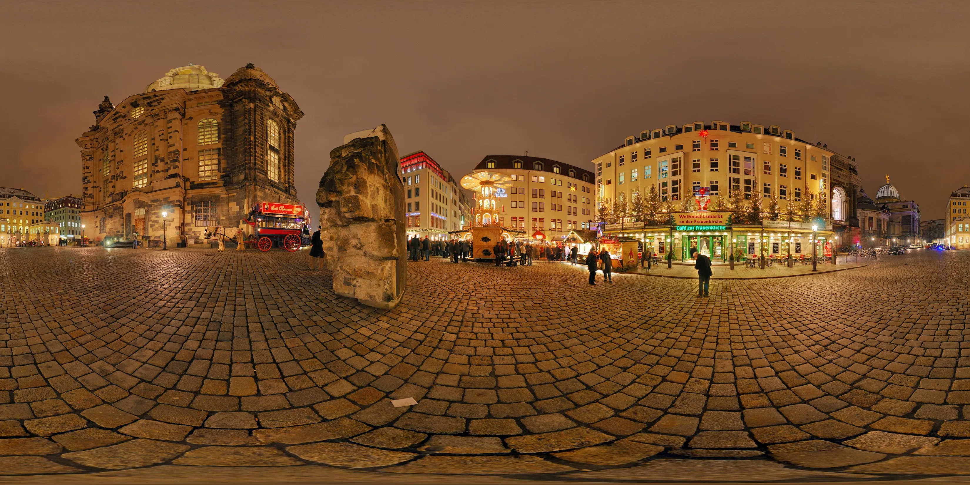 Virtueller Rundgang in der Nähe: Weihnachtsmarkt an der Frauenkirche in Winter 2008/2009