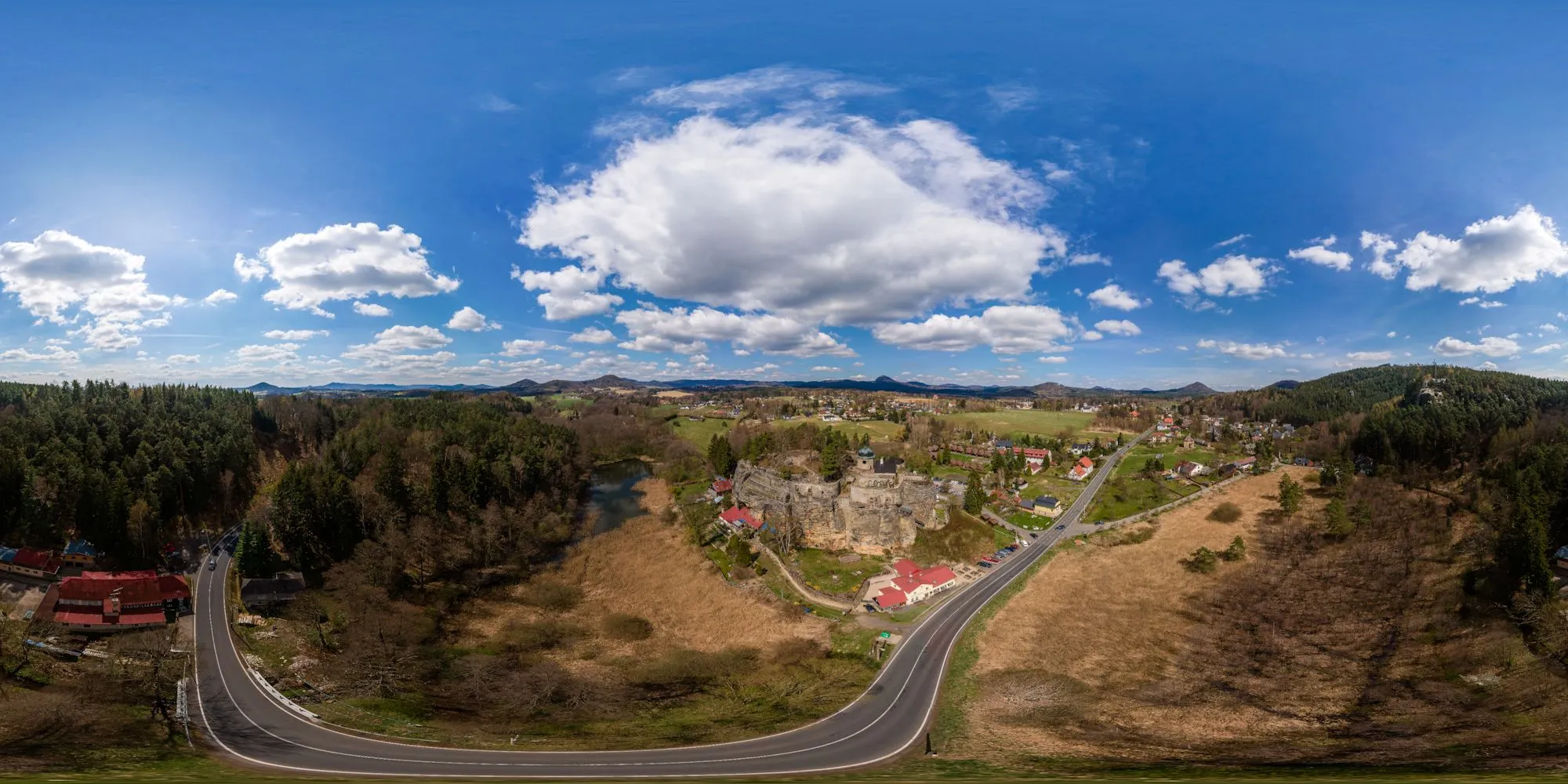 360° Panorama: Felsenburg Sloup (Einsiedlerstein, auch Bürgstein) in Tschechien