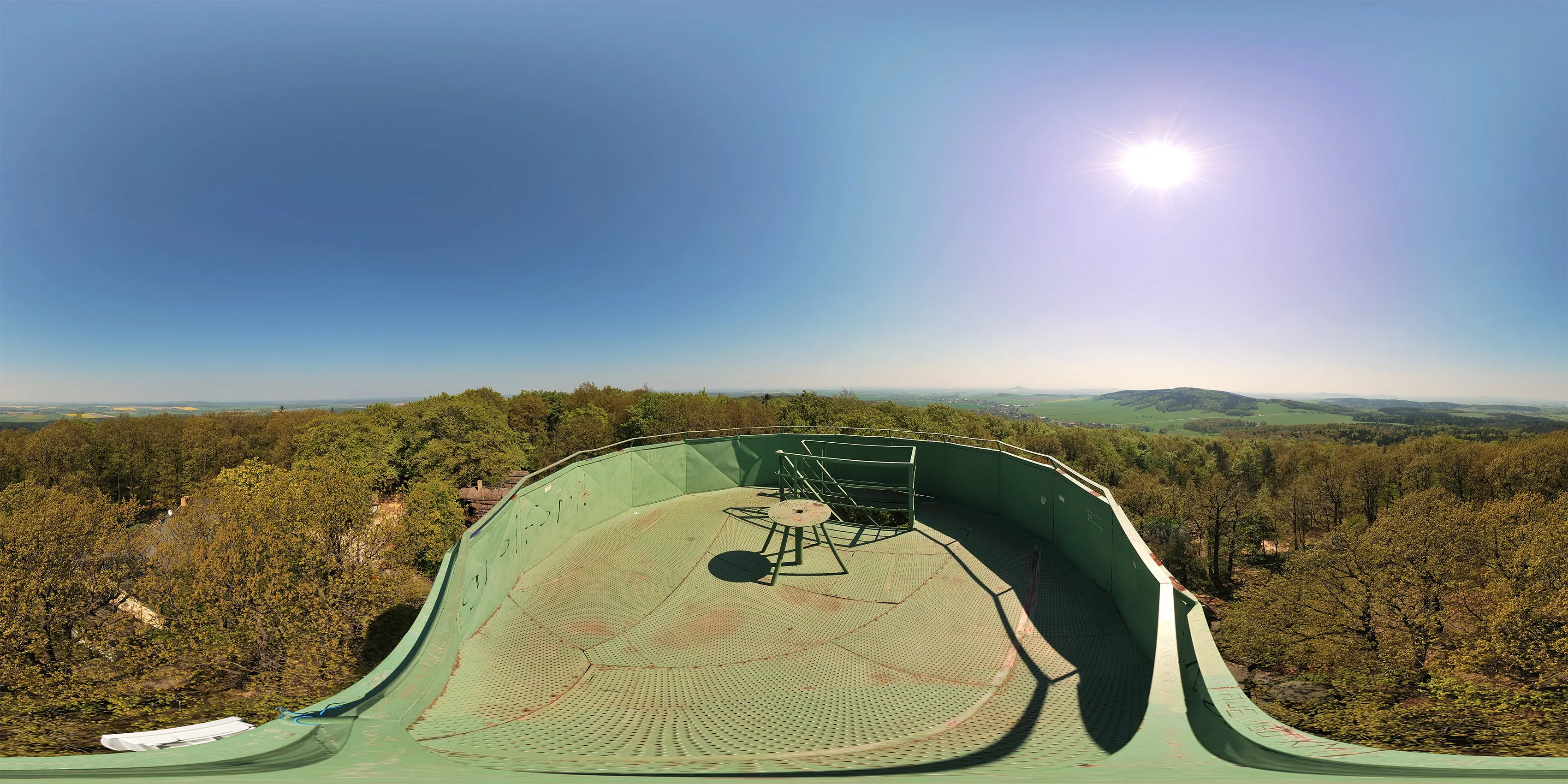 Virtueller Rundgang in der Nähe: Aussichtsturm auf dem Hochstein in Königshainer Berge