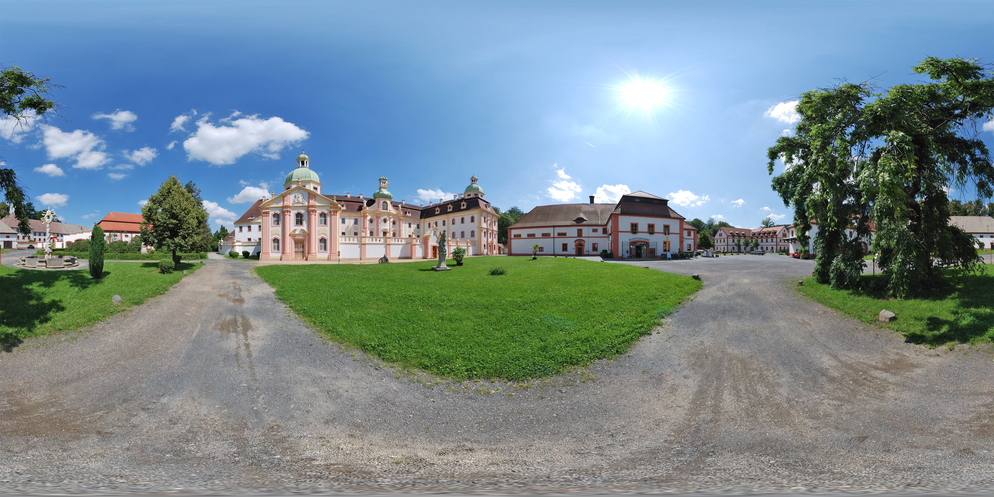 Virtueller Rundgang in der Nähe: Klosterhof mit Dreifaltigkeitsbrunnen