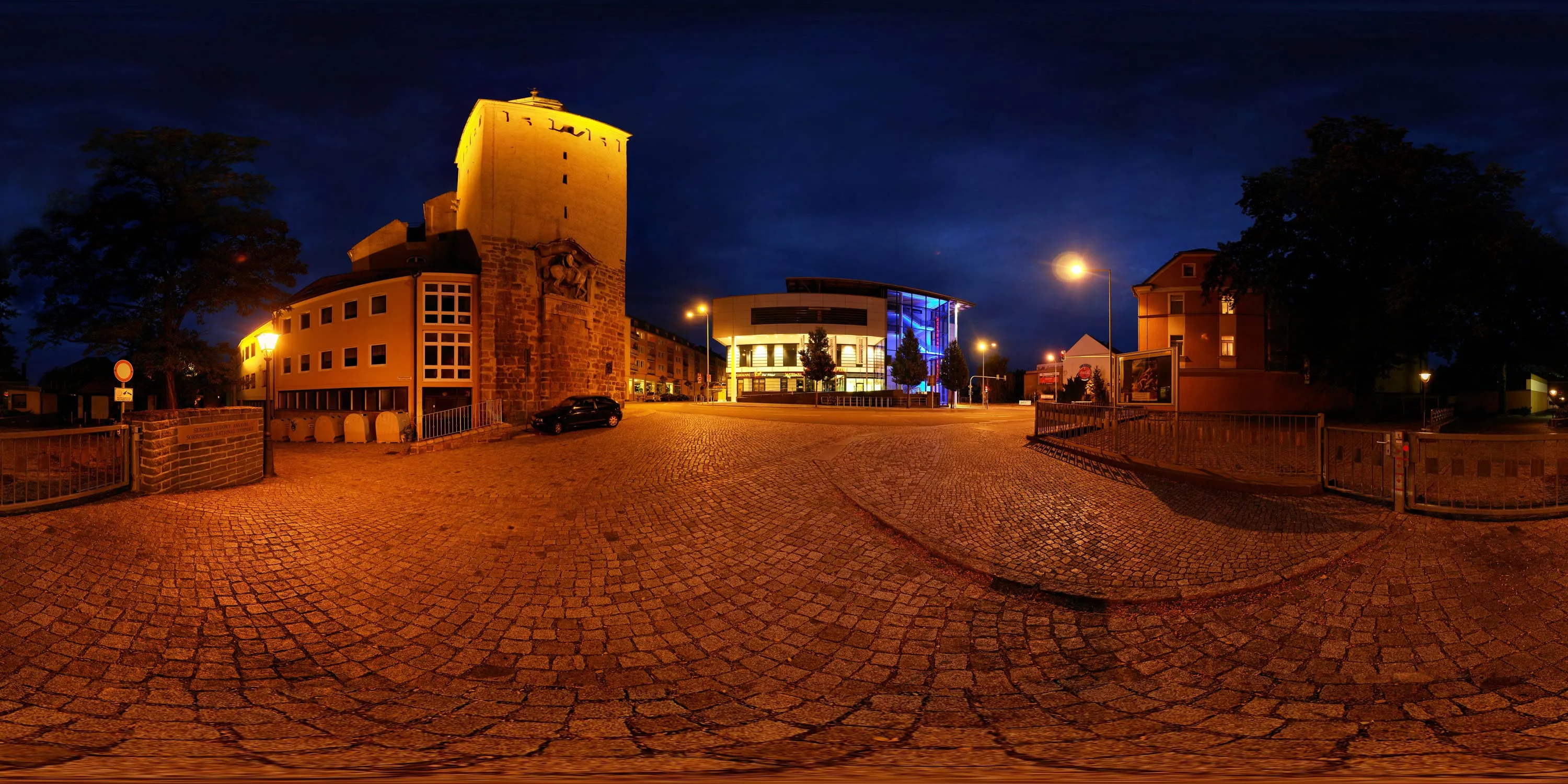 Virtueller Rundgang in der Nähe: Lauenturm und Kornmarktcenter in bei Nacht