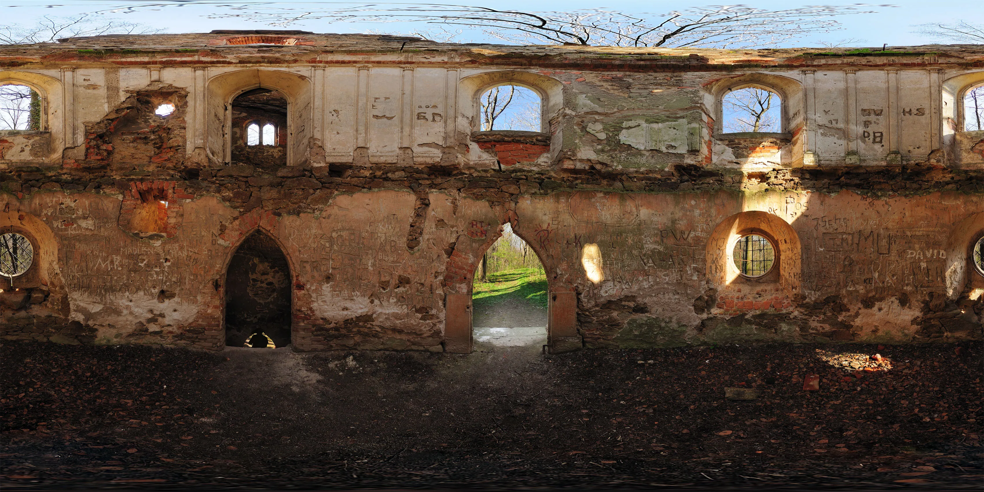 Virtueller Rundgang in der Nähe: in der künstlichen Turmruine in Lausker Skala