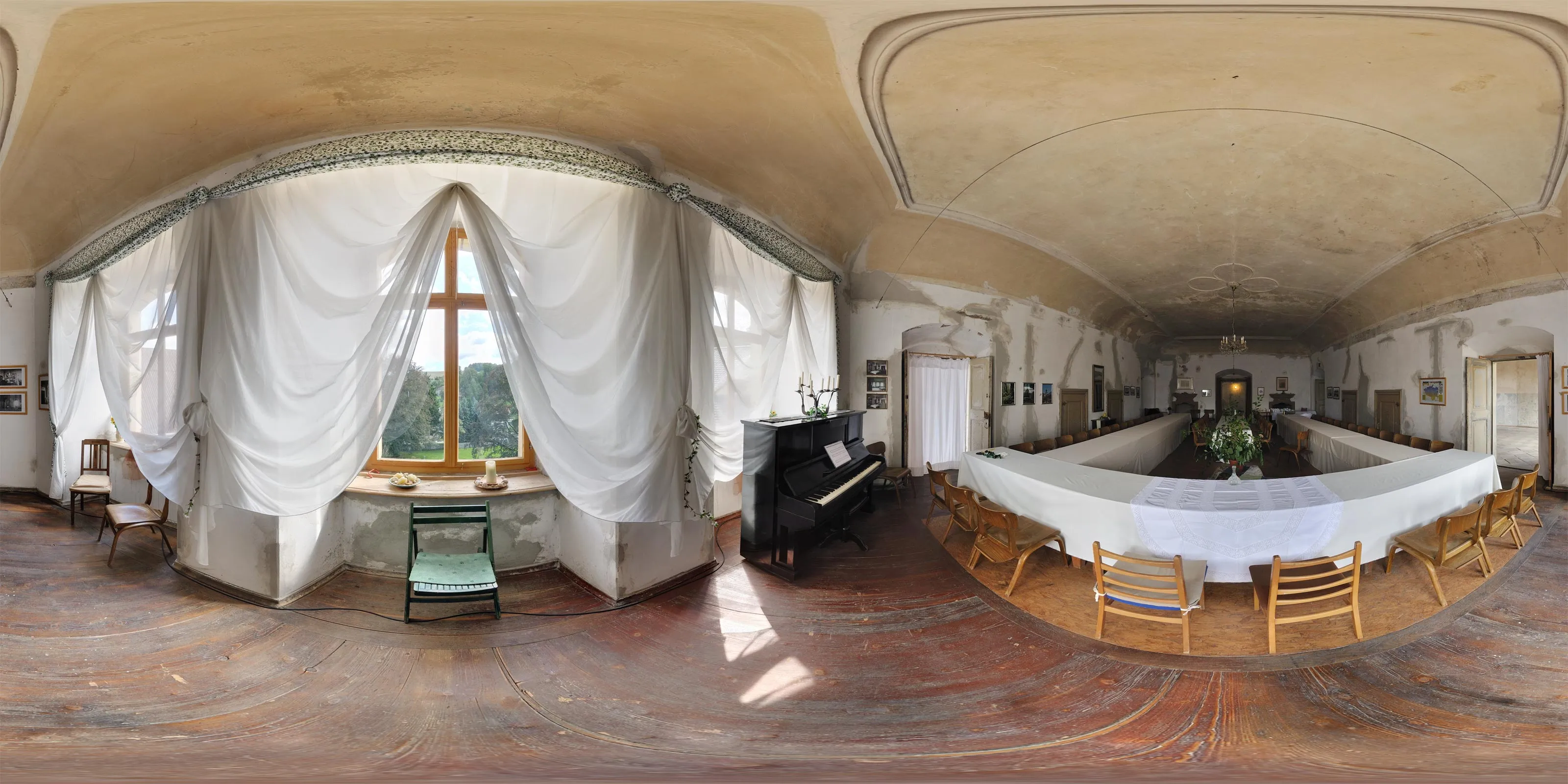 360° Panorama: Kanitz-Kyawsches Schloss - Saal in Hainewalde