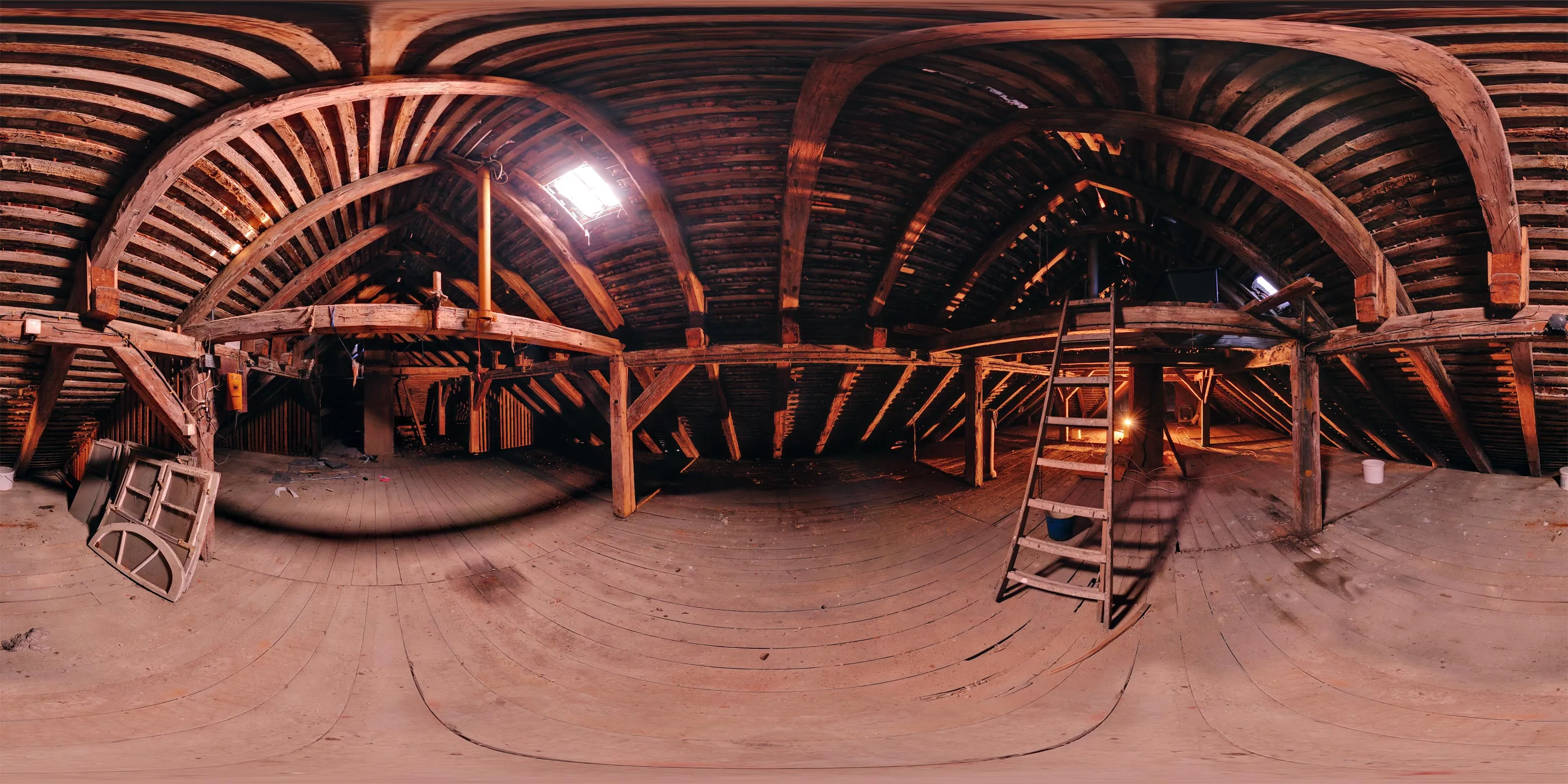 360° Panorama: Dachboden in Schloss und Gestüt Lehn