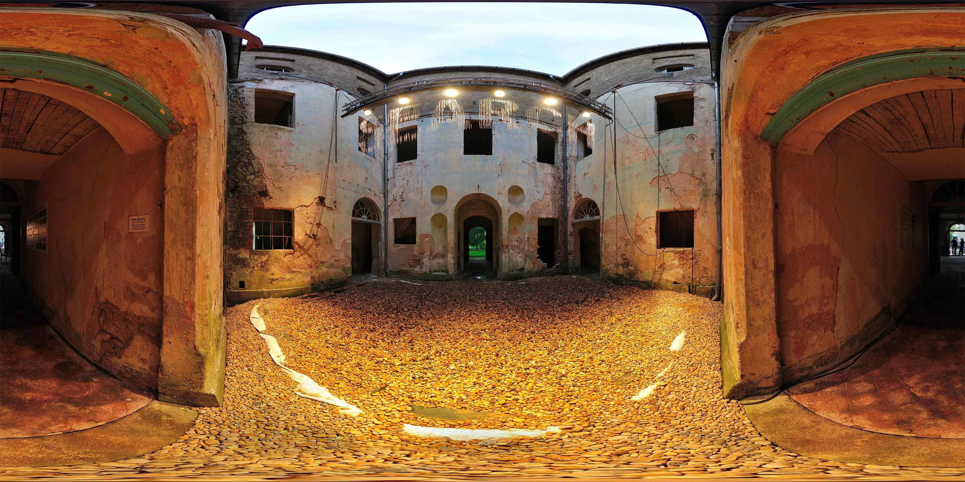 Virtueller Rundgang in der Nähe: Kunstinstallation bit.fall von Julius Popp in Schloss Radibor
