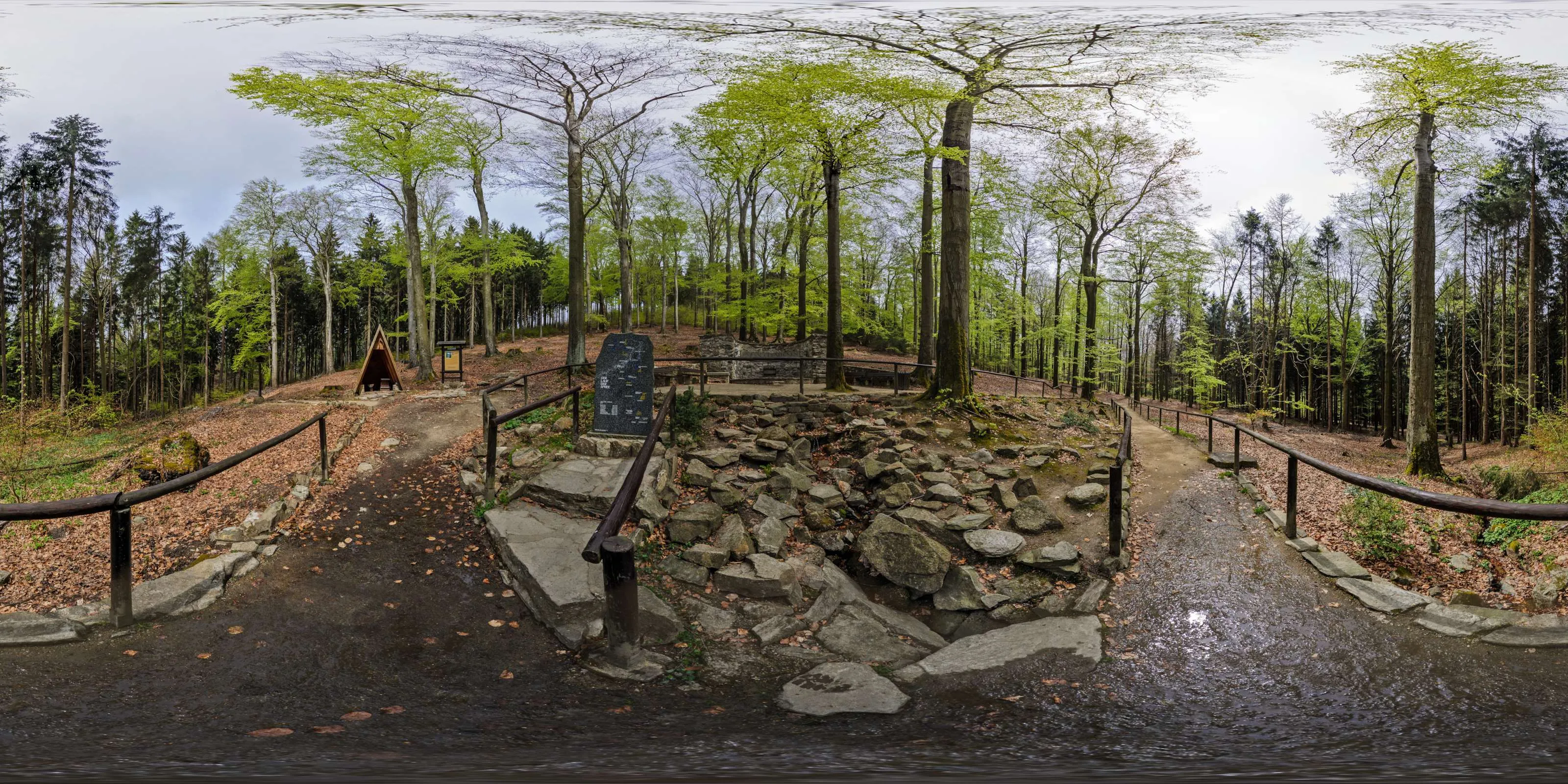 360° Panorama: Spreequelle auf dem Kottmar in Oberlausitz