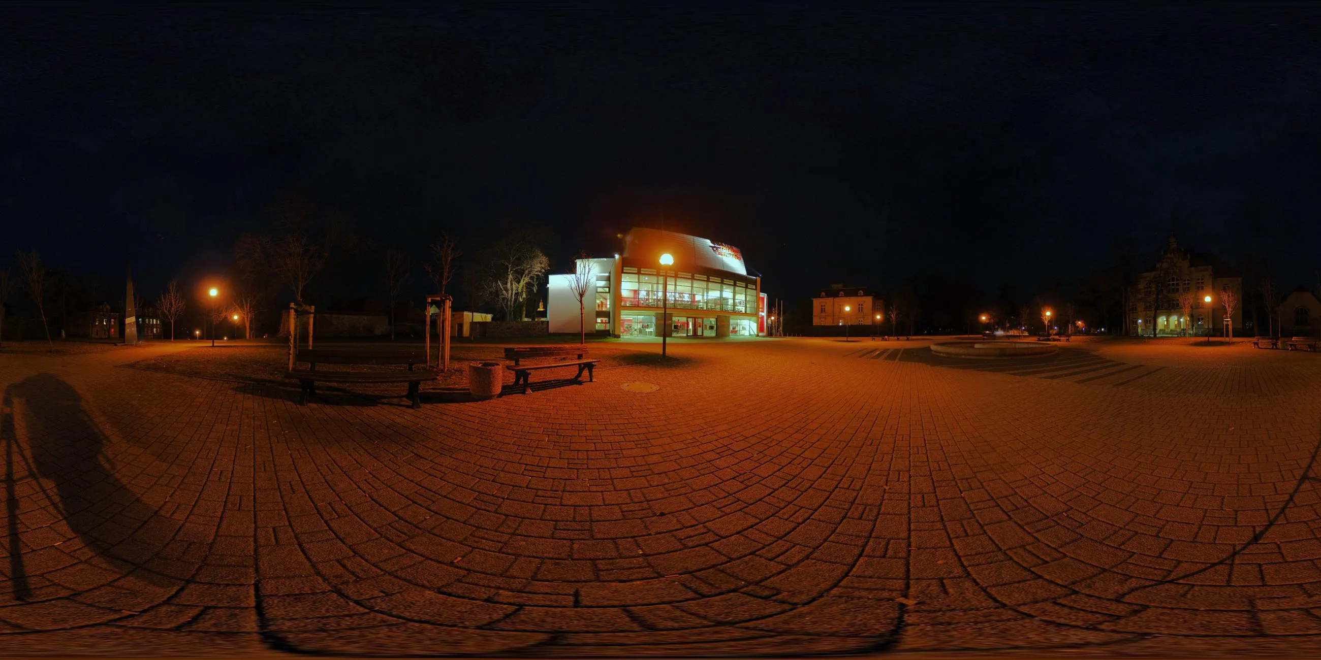Virtueller Rundgang in der Nähe: Deutsch-Sorbisches Volkstheater in bei Nacht