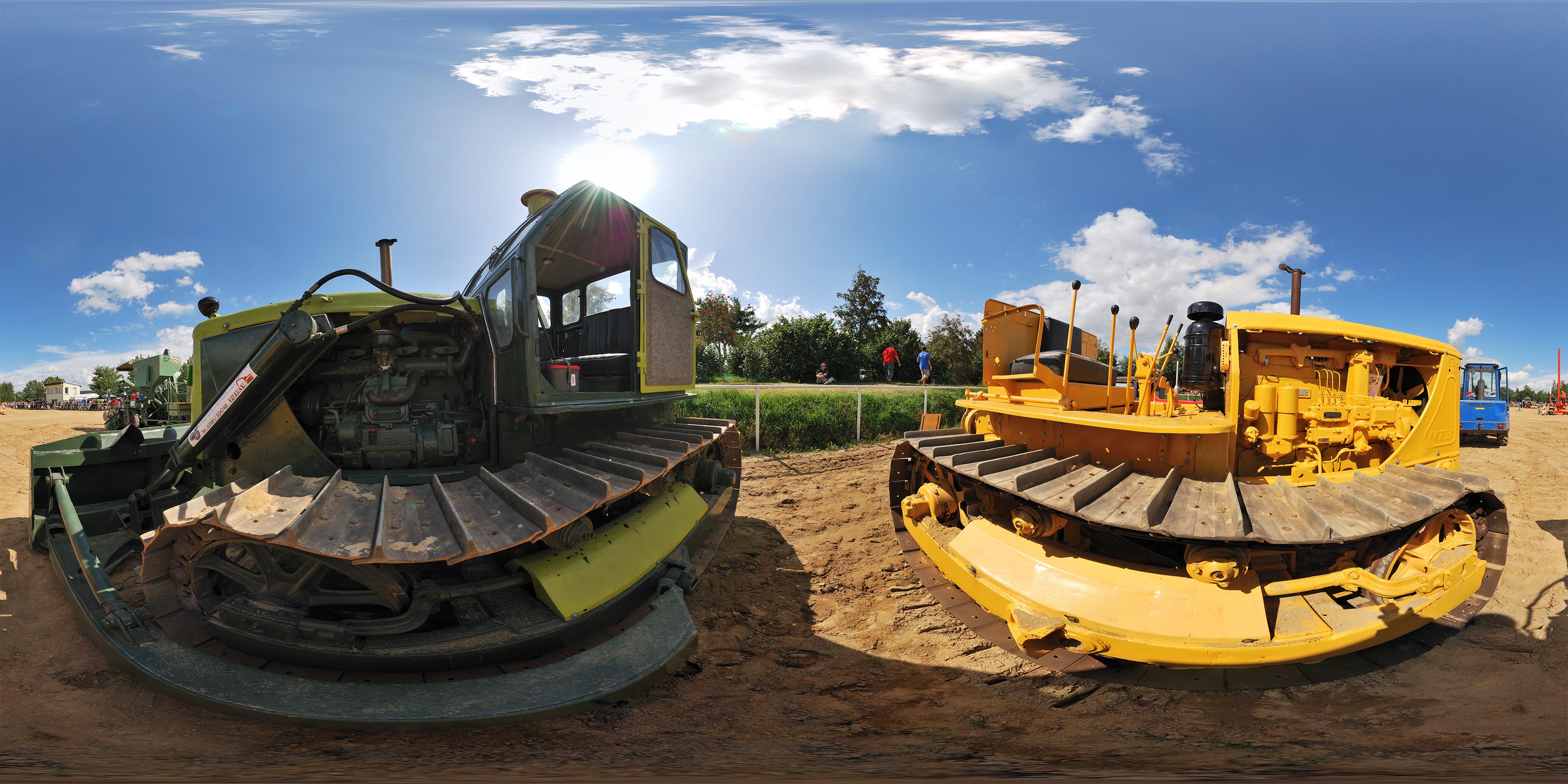 Raupenschlepper T100 (RUS)