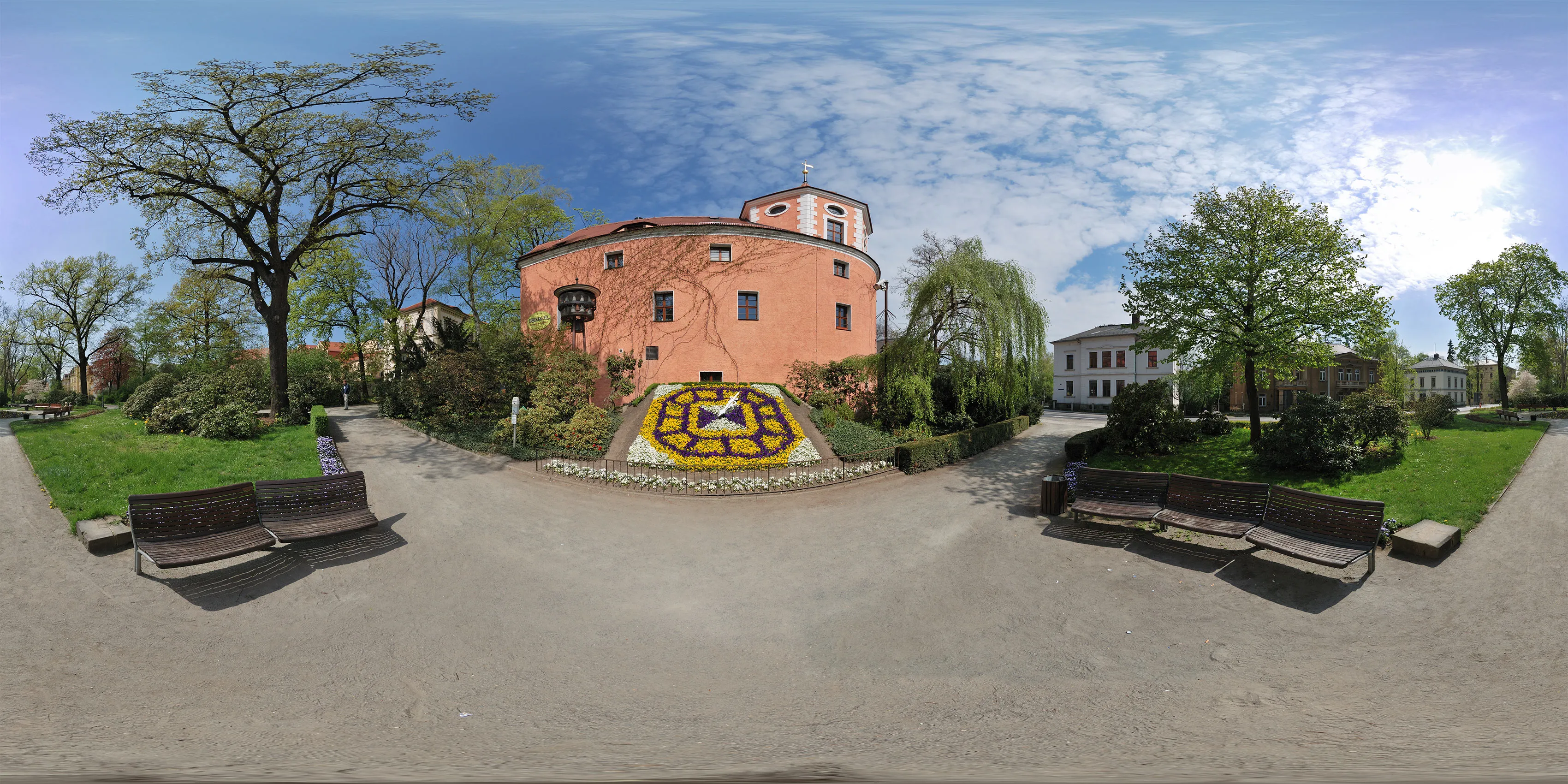 Virtueller Rundgang in der Nähe: Fleischerbastei mit Blumenuhr und Meißner Porzellanglockenspiel in Zittau