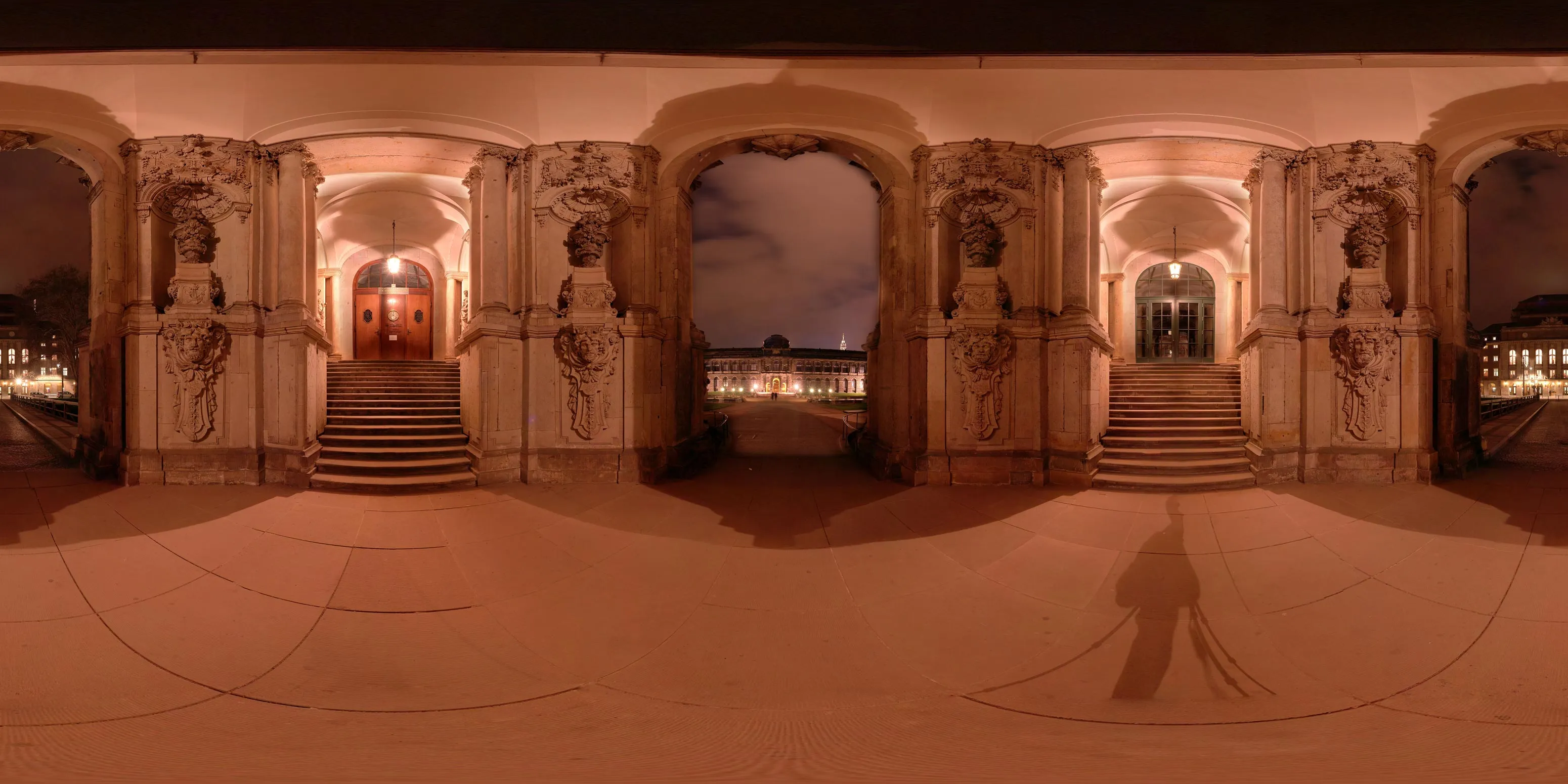 Virtueller Rundgang in der Nähe: Zwinger in Frühling 2007