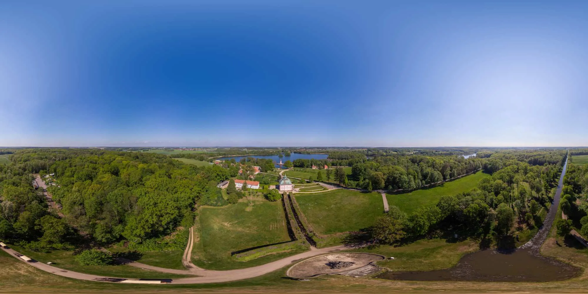 Virtueller Rundgang in der Nähe: Luftpanorama - Fasanenschlösschen (Moritzburg) in Sachsen