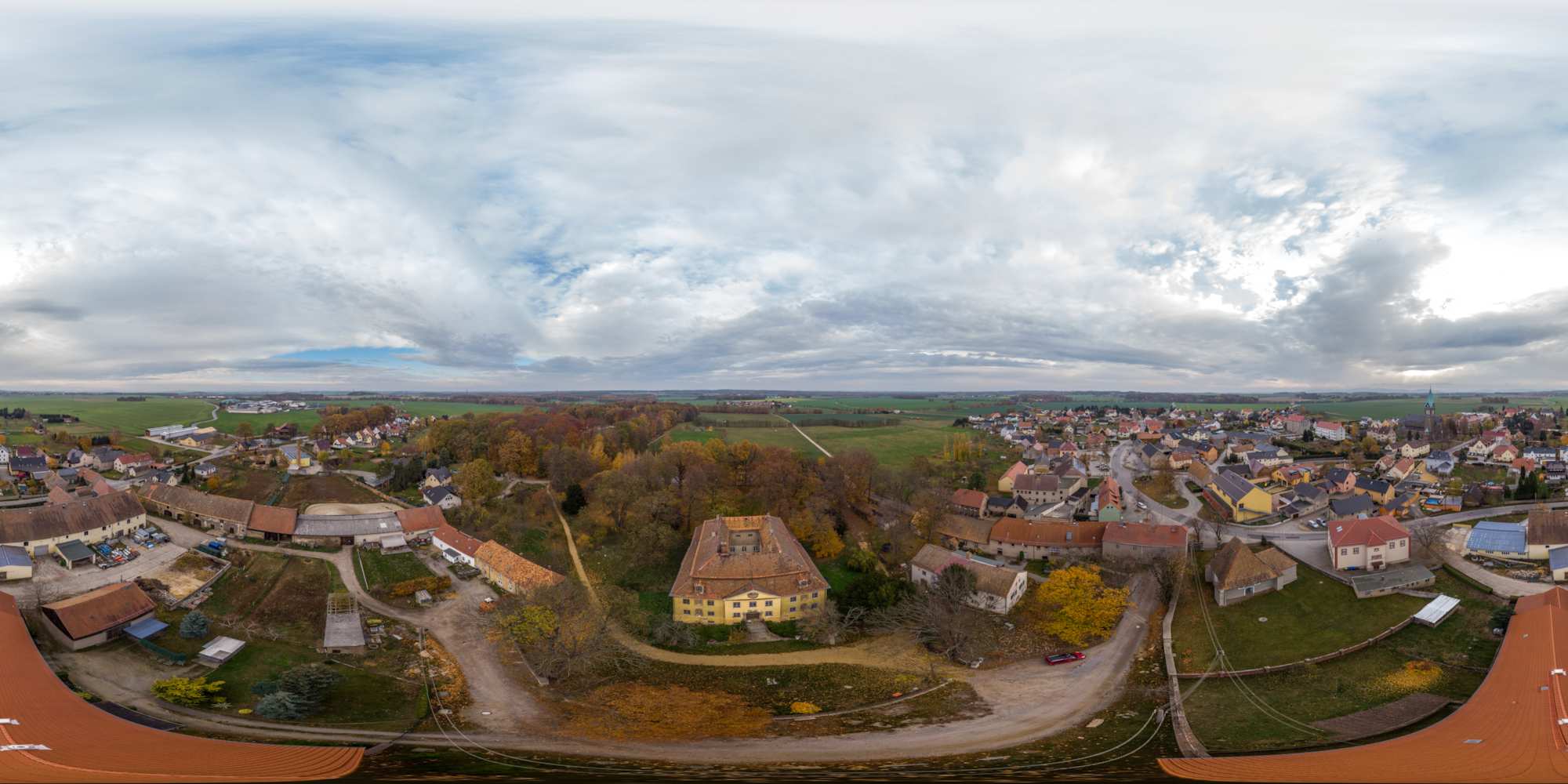 Luftpanorama - Schloss Radibor im Herbst