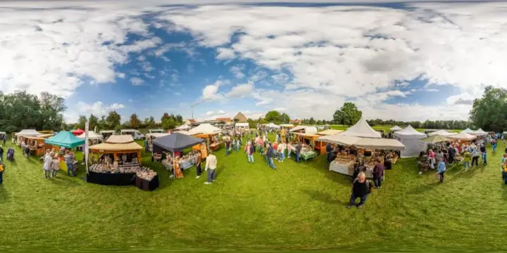 360° Panorama: Deutsch-Sorbischer Herbst-Naturmarkt Wartha - Händlermeile 3 in Oberlausitz