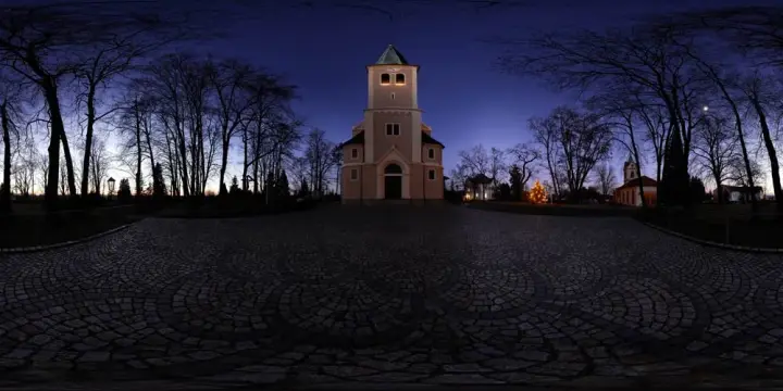 360° Panorama: Quatitzer Kirche am Abend in Oberlausitzer Kirchen