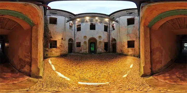 360° Panorama: Kunstinstallation bit.fall von Julius Popp in Schloss Radibor