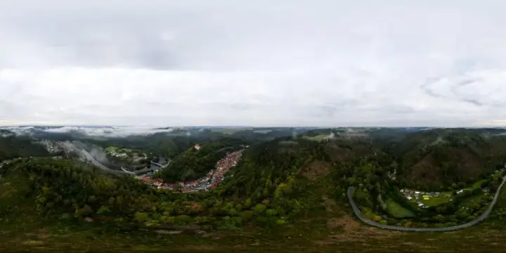 360° Panorama: Ziegenrück bei Nebel