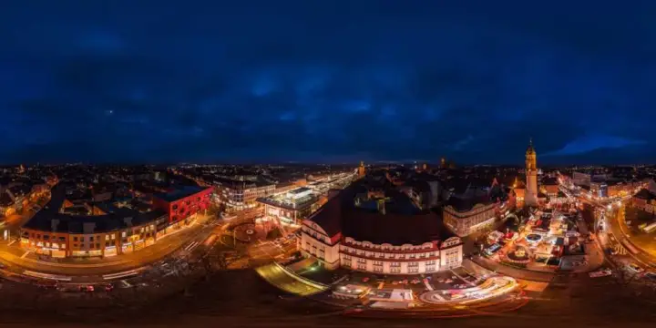 360° Panorama: Luftpanorama - 635. Bautzener Wenzelsmarkt auf dem Kornmarkt in Winter 2018